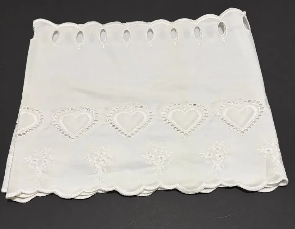 Table Runner White Hearts Embellished Bouquet Cutwork Cotton Scallop Edge 60x13